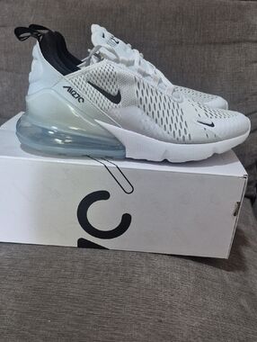 Nike Air Max 270 Men’s 9.5 White Black Sneakers